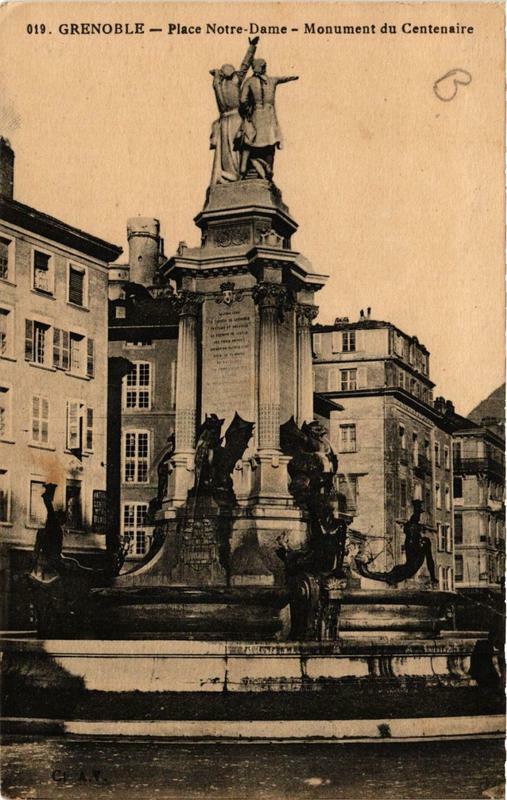 Carte postale ancienne Grenoble Place N.-D. Monument du Centenaire à Grenoble
