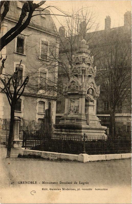 Carte postale ancienne Grenoble Monument Doudard de Lagréc à Grenoble