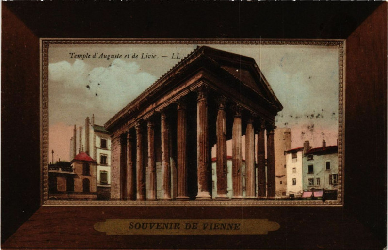 Carte postale ancienne Souvenir de Vienne - Temple d'Auguste de Livie à Vienne