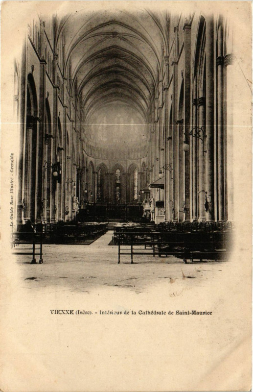 Carte postale ancienne Vienne - Intérieur de la Cathédrale de Saint-Maurice à Vienne
