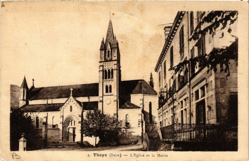 Carte postale ancienne Theys - L'Eglise et la Mairie à Theys