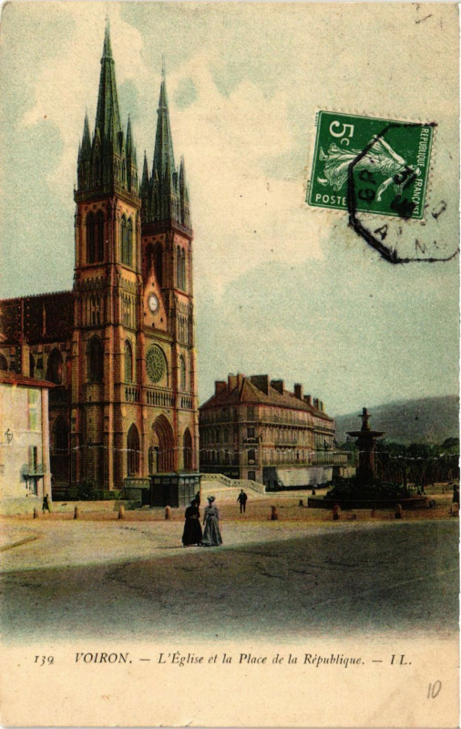 Carte postale ancienne Voiron - L'Eglise et la Place de la Republique à Voiron