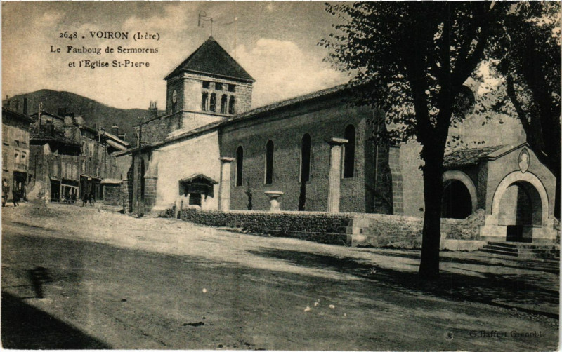 Carte postale ancienne Voiron - Le Fauboug de Sermorens et l'Eglise Saint-Pierre à Voiron