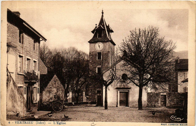 Carte postale ancienne Vertrieu - L'Eglise à Vertrieu