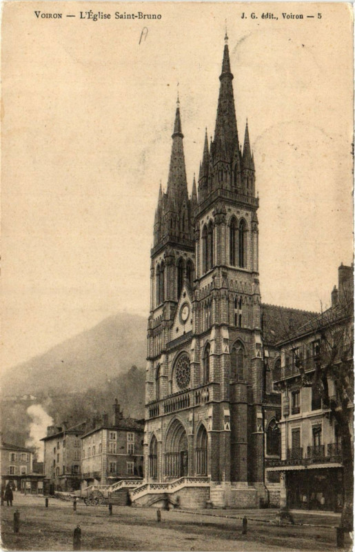 Carte postale ancienne Voiron - L'Eglise Saint-Bruno à Voiron