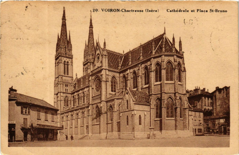 Carte postale ancienne Voiron - Chartreuse - Cathédrale et Place Saint-Bruno à Voiron