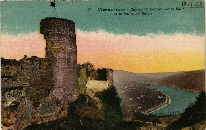 Carte postale ancienne Vienne - Ruines du Chateau Fort de la Batie et Vallée du Rhone à Vienne