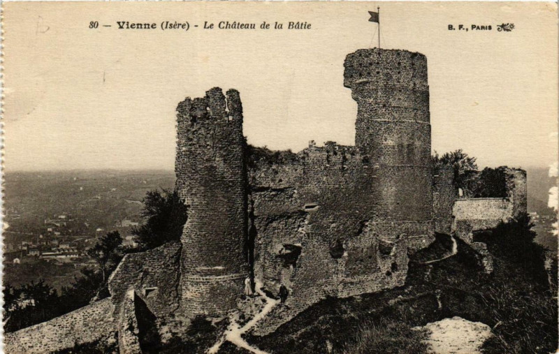 Carte postale ancienne Vienne - Le Chateau de la Batie à Vienne