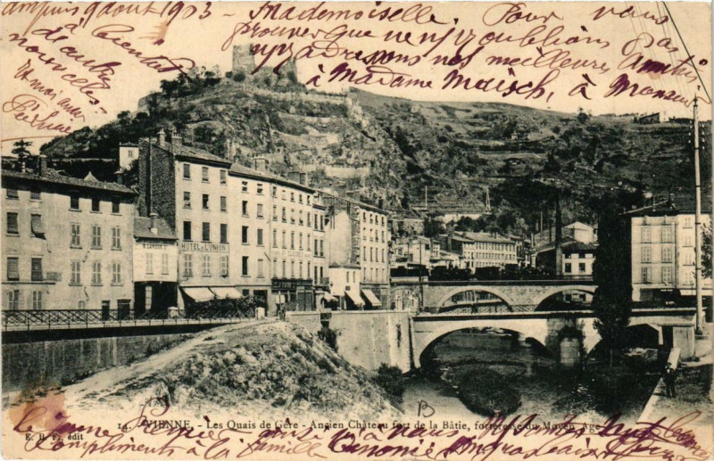 Carte postale ancienne Vienne - Les Quais de Gere-Ancien Chateau fort de la Batie à Vienne