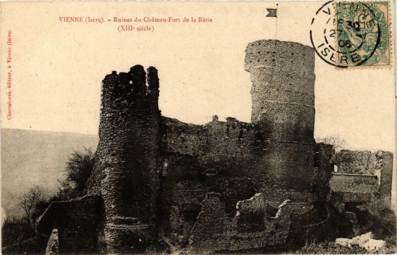 Carte postale ancienne Vienne - Ruines du Chateau Fort de la Batie à Vienne