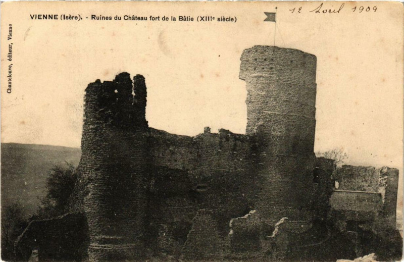 Carte postale ancienne Vienne - Ruines du Chateau fort de la Batie à Vienne