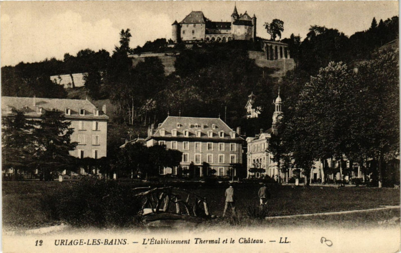 Carte postale ancienne Uriage-les-Bains - L'Etabl. Thermal et le Chateau