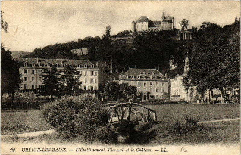 Carte postale ancienne Uriage-les-Bains - L'Etabl. Thermal et le Chateau