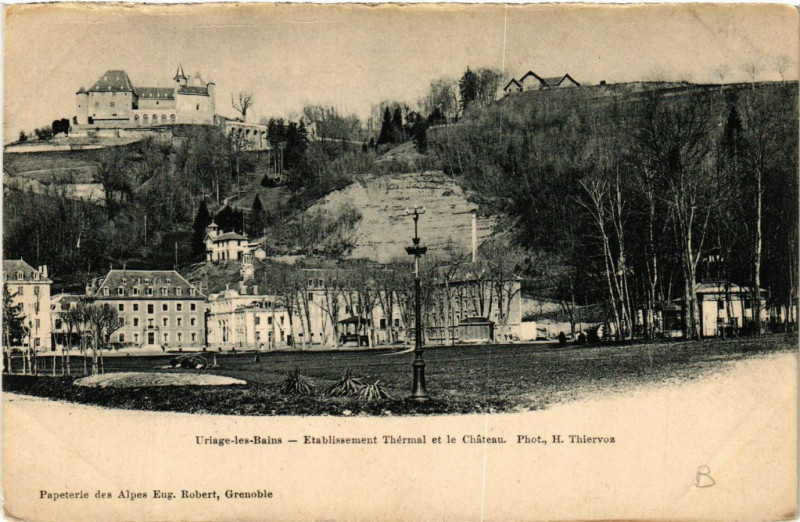 Carte postale ancienne Uriage-les-Bains - Etabl. Thermal et le Chateau