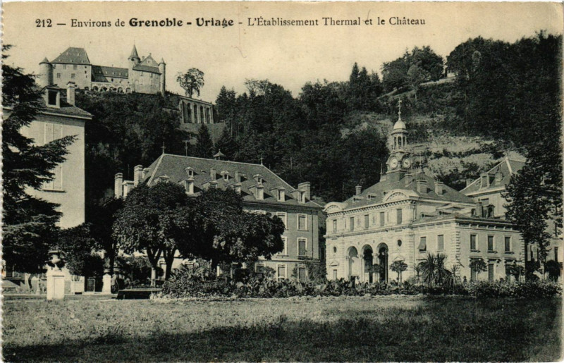 Carte postale ancienne Env. de Grenoble-Uriage - L'Etabl. Thermal et le Chateau à Grenoble