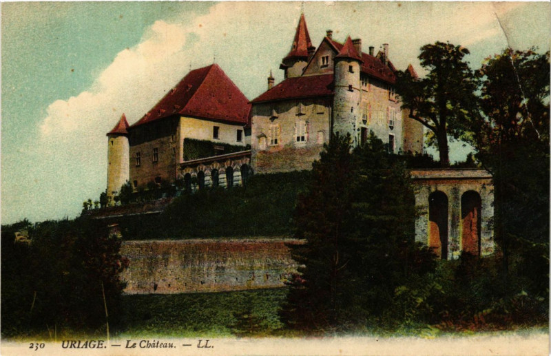 Carte postale ancienne Uriage - Le Chateau