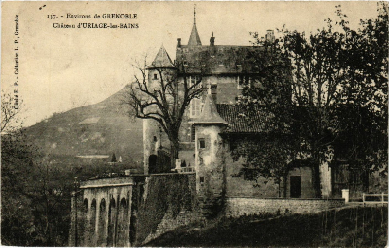 Carte postale ancienne Env. de Grenoble - Chateau d'Uriage-les-Bains à Grenoble