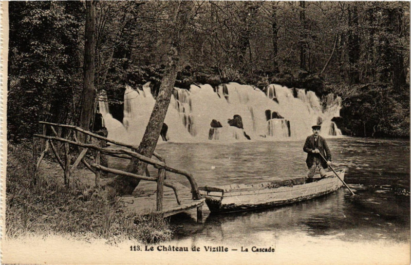 Carte postale ancienne Le Chateau de Vizille - La Cascade à Vizille
