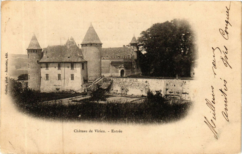 Carte postale ancienne Chateau de Virieu - Entrée