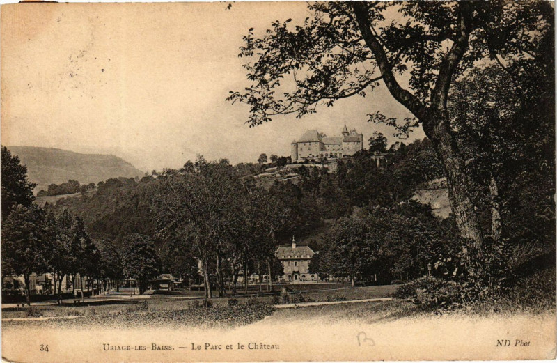 Carte postale ancienne Uriage-les-Bains - Le Parc et le Chateau