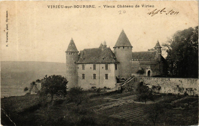Carte postale ancienne Virieu-sur-Bourbre - Vieux Chateau de Virieu à Val-de-Virieu