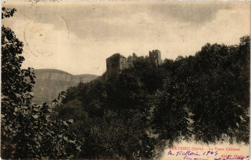 Carte postale ancienne Vertrieu - Le Vieux Chateau à Vertrieu