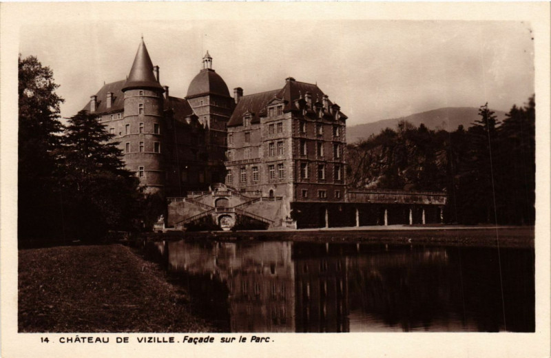 Carte postale ancienne Chateau de Vizille Facade sur le Parc à Vizille