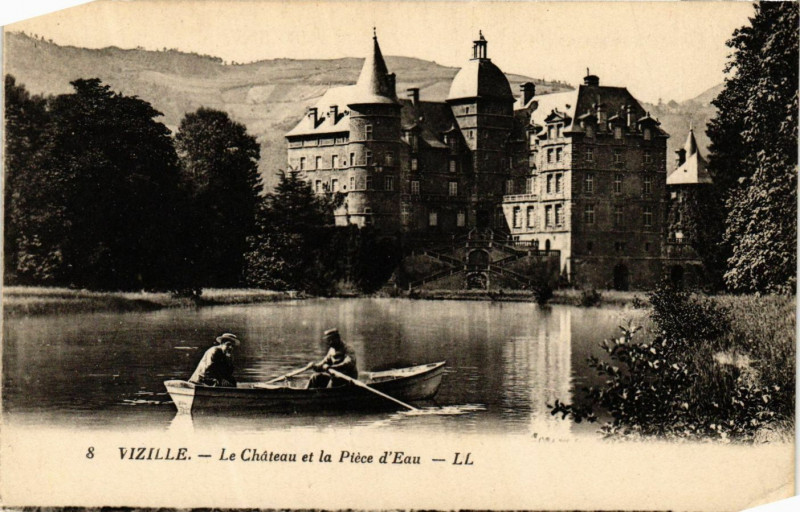 Carte postale ancienne Vizille - Le Chateau de la Piece d'Eau à Vizille