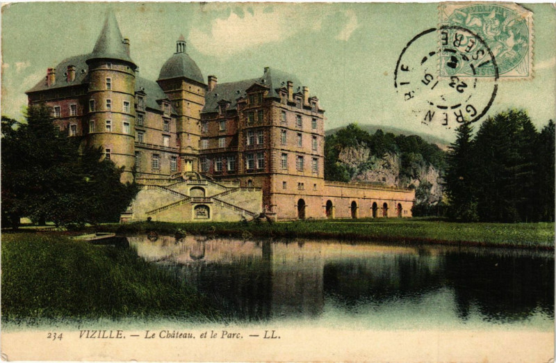 Carte postale ancienne Vizille - Le Chateau et le Parc à Vizille