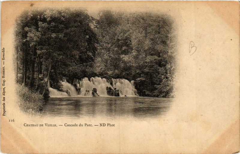 Carte postale ancienne Chateau de Vizille - Cascade du Parc à Vizille