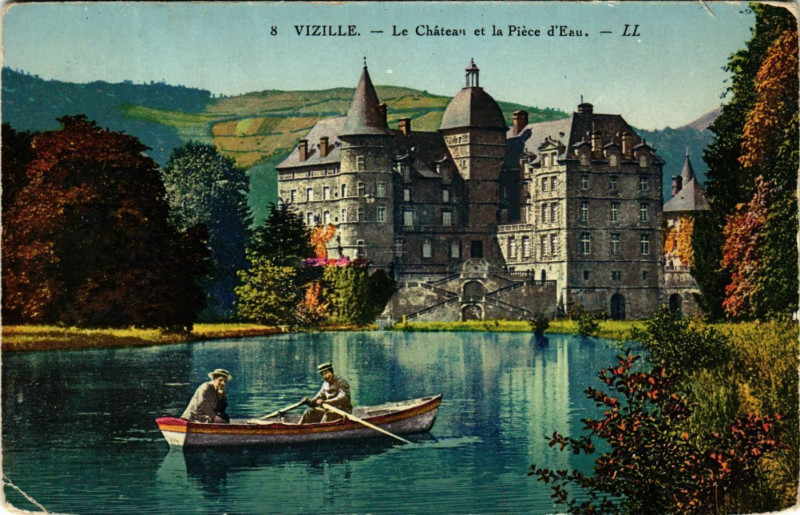 Carte postale ancienne Vizille - Le Chateau et la Piece d'Eau à Vizille