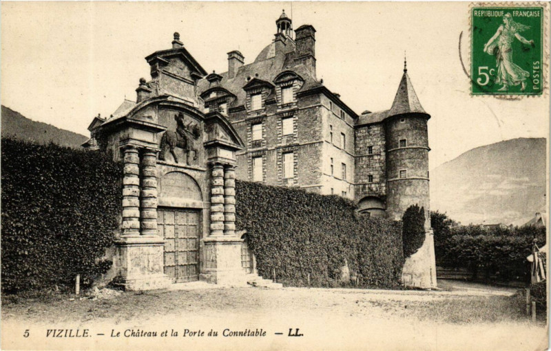 Carte postale ancienne Vizille - Le Chateau de la Porte du Connetable à Vizille
