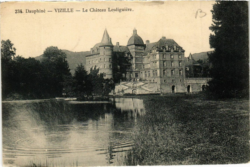 Carte postale ancienne Dauphiné - Vizille - Le Chateau Lesdiguiere à Vizille