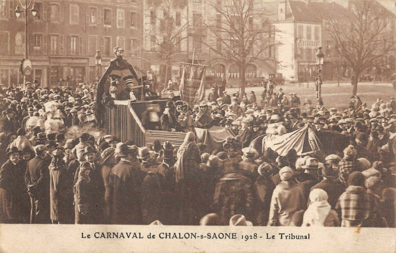 Carte postale ancienne Le Carnaval De Chalon Sur Saone 1928 Le Tribunal