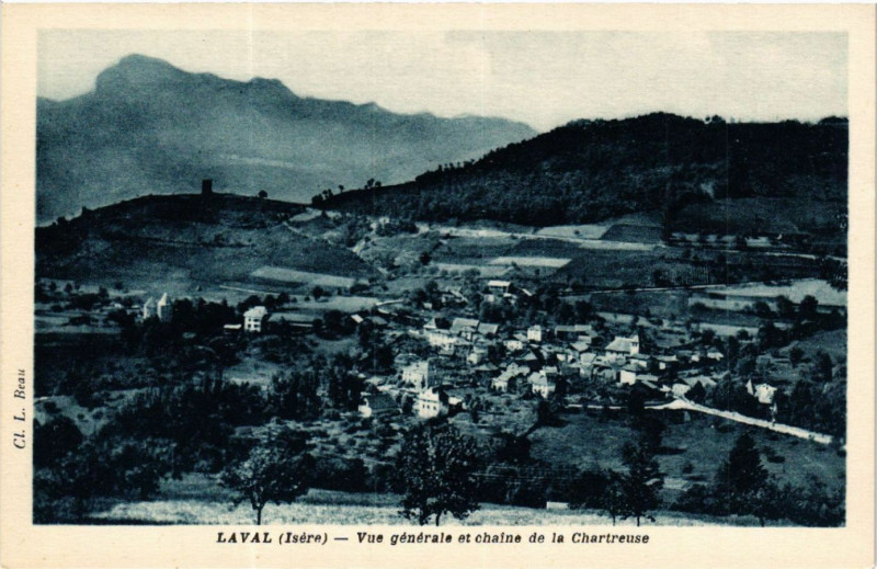 Carte postale ancienne Laval - Vue générale et chaine de la Chartreuse à Laval