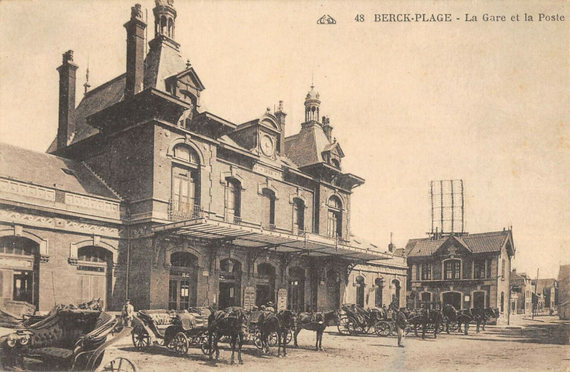 Carte postale ancienne Berck Plage La Gare Et La Poste à Berck