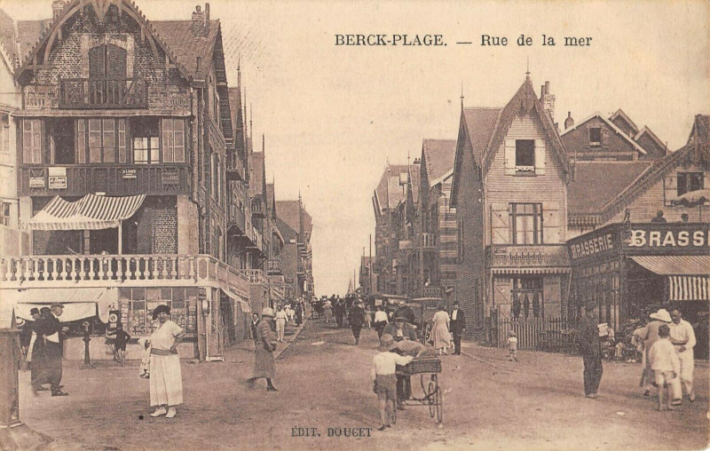 Carte postale ancienne Berck Plage Rue De La Mer à Berck