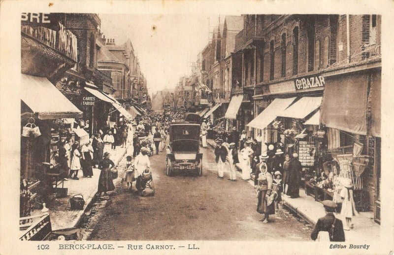 Carte postale ancienne Berck Plage Rue Carnot à Berck