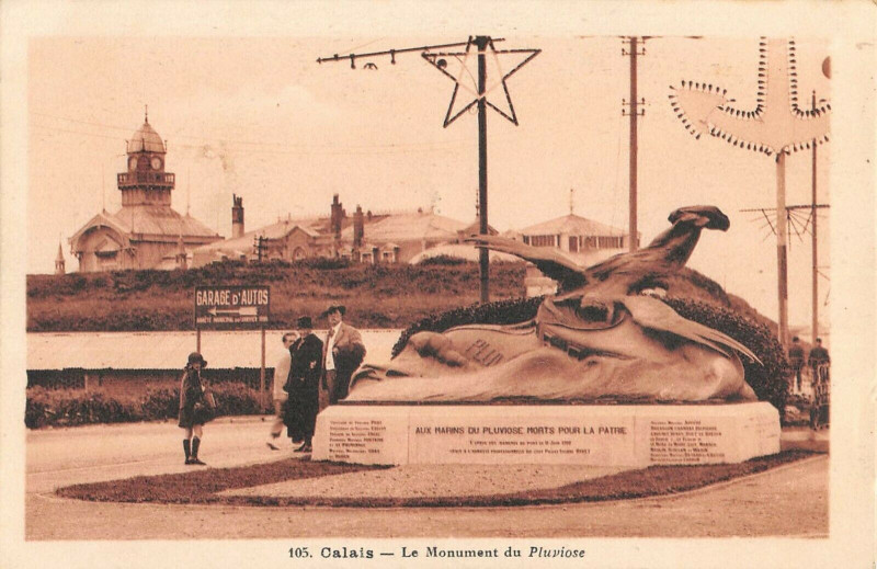 Carte postale ancienne Calais Le Monument Du Pluviose à Calais