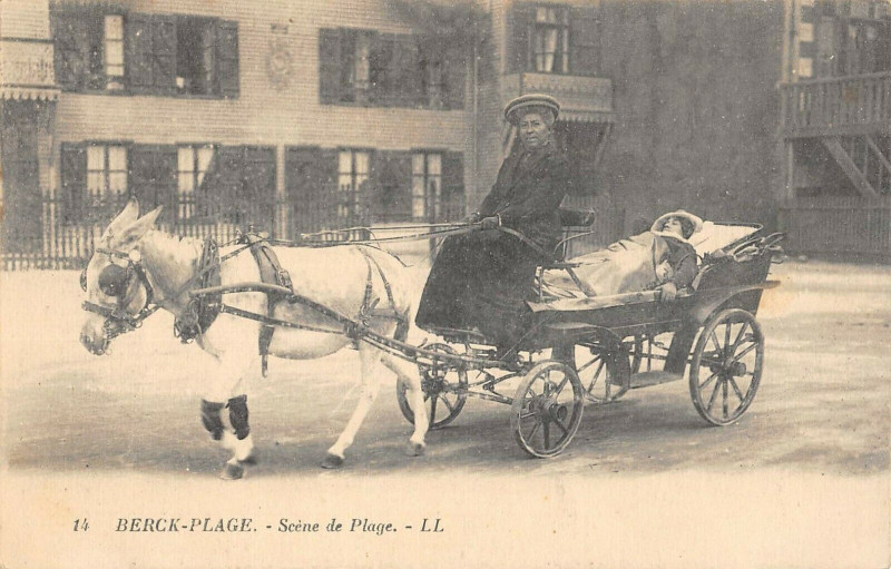 Carte postale ancienne Berck Plage Scene De Plage à Berck