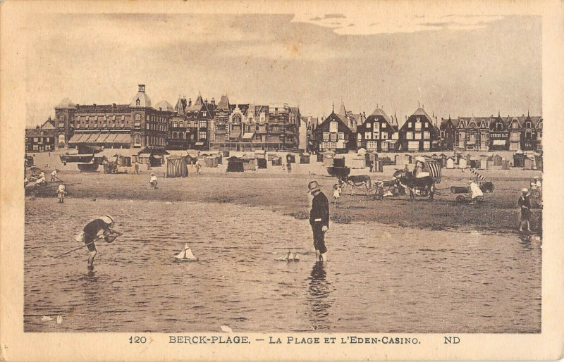 Carte postale ancienne Berck Plage La Plage Et L'Eden Casino à Berck