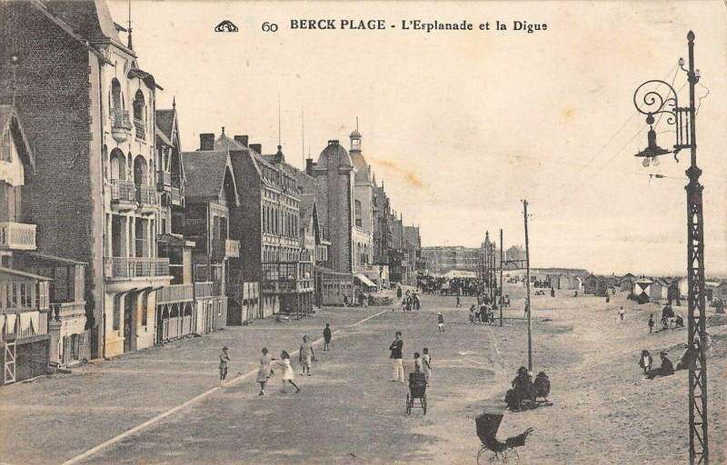 Carte postale ancienne Berck Plage L'Esplanade Et La Digue à Berck