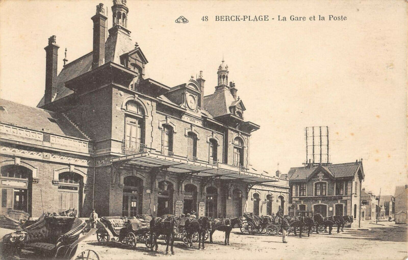 Carte postale ancienne Berck Plage La Gare Et La Poste à Berck