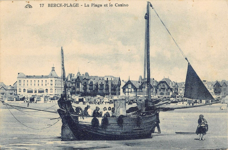 Carte postale ancienne Berck Plage La Plage Et Le Casino à Berck
