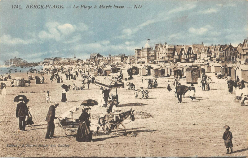 Carte postale ancienne Berck Plage La Plage A Maree Basse à Berck