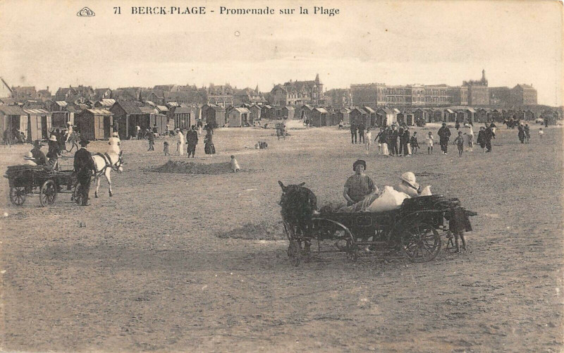 Carte postale ancienne Berck Plage Promenade Sur La Plage à Berck