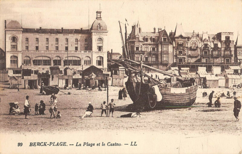 Carte postale ancienne Berck Plage La Plage Et Le Casino à Berck