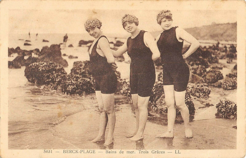 Carte postale ancienne Berck Plage Bains De Mer Trois Graces à Berck