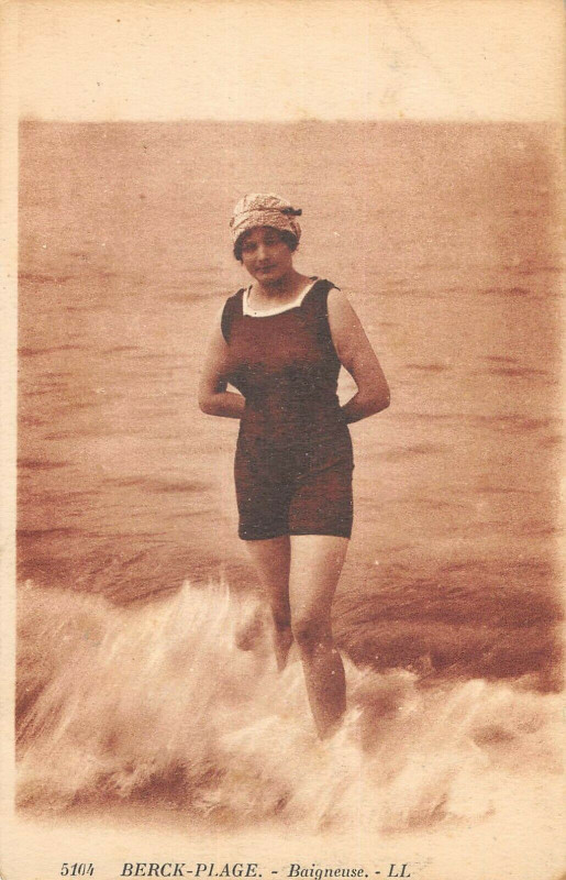Carte postale ancienne Berck Plage Baigneuse à Berck