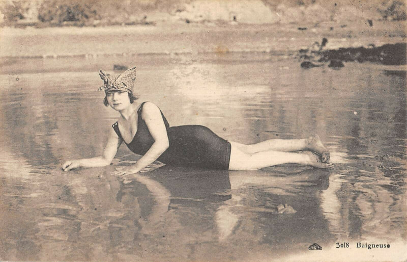 Carte postale ancienne Berck Plage Baigneuse à Berck